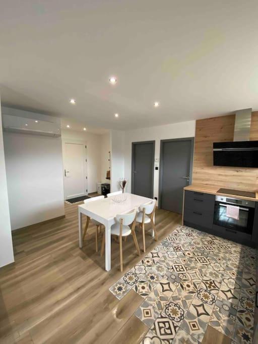 Appartement Climatise Charmes  Ngoại thất bức ảnh