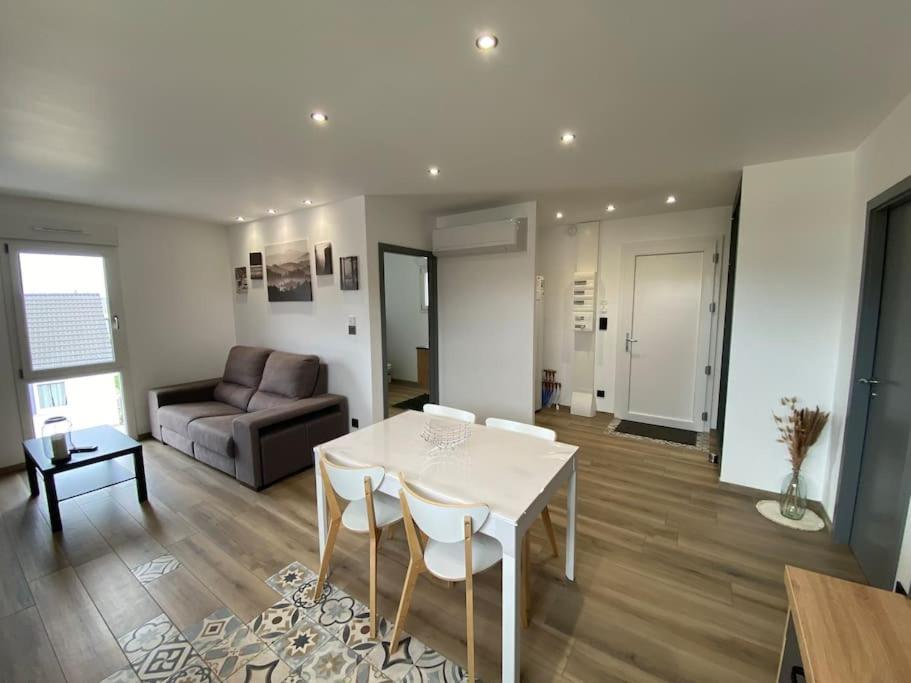 Appartement Climatise Charmes  Ngoại thất bức ảnh